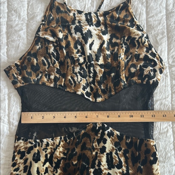 Elegant sheer back Leopard Print Maxi Dress with Mesh midrif and back and slits - Picture 11 of 12